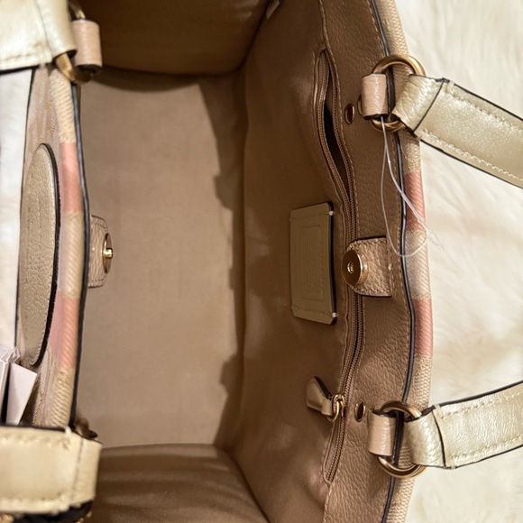 Dempsey Carryall Bag In Signature Jacquard With Stripe And Coach Patch - Picture 13 of 13